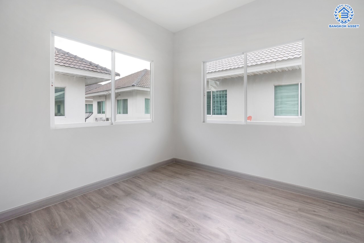 บ้านมือสองตกแต่งใหม่ แบรนด์ Property Perfect ม.เดอะวิลล่า ราชพฤกษ์-ท่าอิฐ บ้านแฝดฟังก์ชันระดับบ้านเดี่ยว เนื้อที่ 35.8 ตร.ว. ฟังก์ชัน 3 ห้องนอน 2 ห้องน้ำ จอดรถได้ 2 คัน บนทำเลเชื่อมต่อทั้งถ.รัตนาธิเบศร์ และถ.ราชพฤกษ์ และเพียง 10 นาทีถึงรถไฟฟ้า "สถานีบางรักน้อยท่าอิฐ"